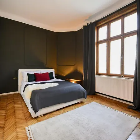Brancovenian Elegance In - 3br Steps From Cismigiu Appartement *