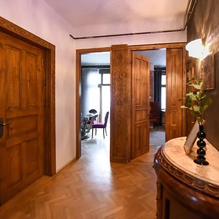 Brancovenian Elegance In - 3br Steps From Cismigiu Appartement *