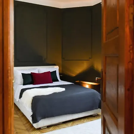 Brancovenian Elegance In - 3br Steps From Cismigiu Appartement *